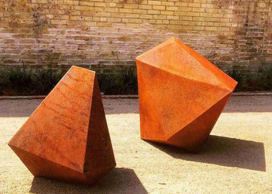 Un buon prezzo. Scultura d'acciaio della geometria di Corten della decorazione astratta del giardino del metallo in linea