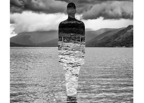 Un buon prezzo. Specchio lucidato in acciaio inossidabile Scultura dell'uomo invisibile Decorazione pubblica in linea