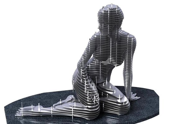 Un buon prezzo. Moderna statua dell'uomo in ginocchio in acciaio inossidabile 316 spazzolato in linea