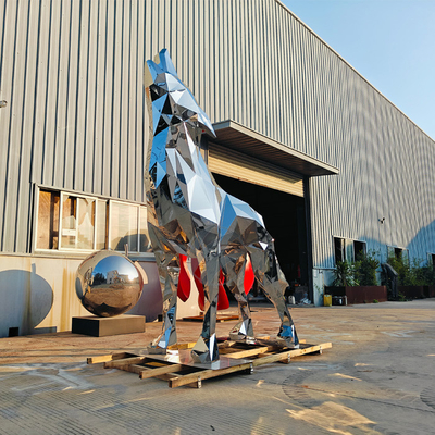 Un buon prezzo. 3 metri di acciaio inossidabile, specchio di animali, scultura geometrica di lupo. in linea