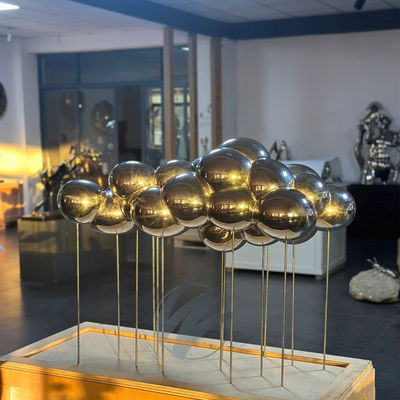 Un buon prezzo. Scultura astratta in forma di nuvola in acciaio inossidabile in linea