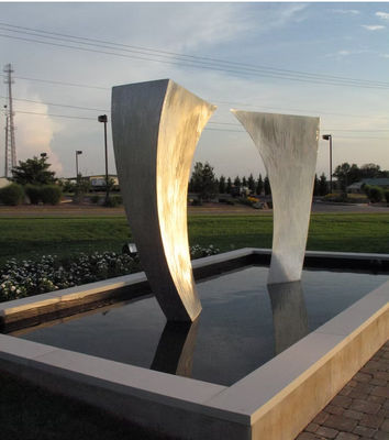 Un buon prezzo. Fontana d'acqua da giardino esterno decorativa Scultura in acciaio inossidabile in linea