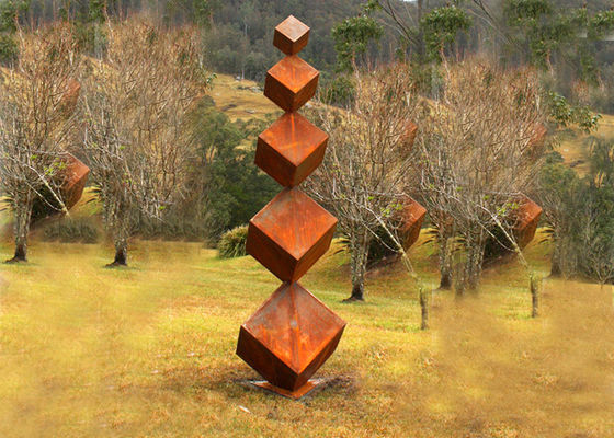 Un buon prezzo. Il grande giardino del metallo di forma del cubo della decorazione scolpisce il rivestimento arrugginito d'acciaio di Corten in linea