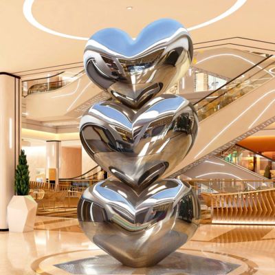 Un buon prezzo. Scultura in acciaio inossidabile a forma di cuore impilato con finitura a specchio per la decorazione dell'hotel in linea