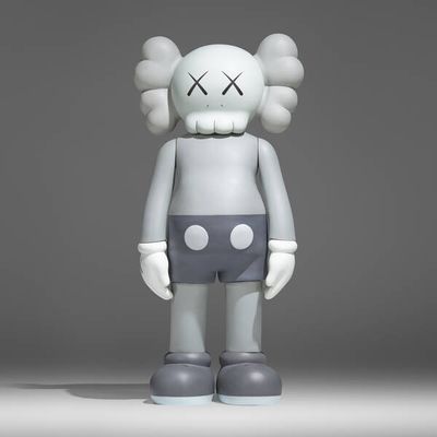 Un buon prezzo. Opera d'arte: Scultura KAWS in vetroresina su larga scala per collezionisti in linea