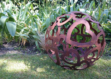 Un buon prezzo. Palla d'acciaio del giardino del metallo della sfera vuota della scultura di Corten del modello del grande cuore in linea
