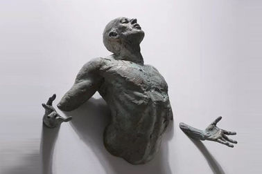 Un buon prezzo. Figura scultura dell'uomo della parete della statua del bronzo di rivestimento della colata di progettazione visualizzata in hotel in linea