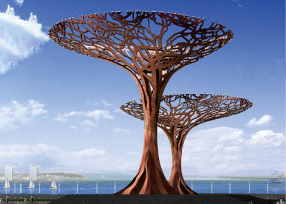 Un buon prezzo. Il giardino arrugginito del paesaggio urbano scolpisce la scultura all'aperto della dracena delle Canarie del metallo in linea