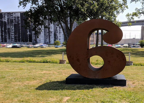 Un buon prezzo. Rivestimento arrugginito di numero del metallo della scultura di Corten della scultura d'acciaio decorativa del giardino in linea