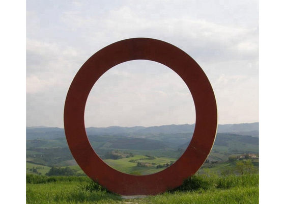 Un buon prezzo. Pezzo fucinato della scultura dell'anello di Corten di arte contemporanea del metallo e tecnica di colata d'acciaio in linea