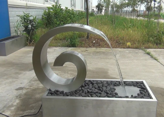 Un buon prezzo. La doccia della fontana di acciaio inossidabile 304 ha incurvato la cortina d'acqua della cobra per la piscina in linea
