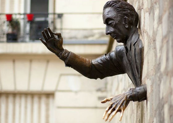 Un buon prezzo. Statua bronzea fondente decorativa dell'uomo della parete all'aperto a grandezza naturale del ODM in linea