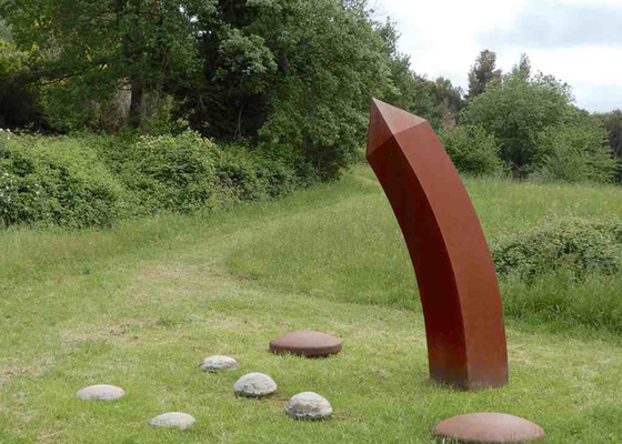 Un buon prezzo. OEM Rusty Corten Steel Pencil Sculpture decorativo all'aperto in linea