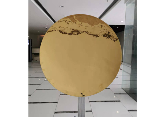 Un buon prezzo. Scultura dorata decorativa dello specchio di acciaio inossidabile della parete in linea