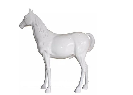 Un buon prezzo. La scultura all'aperto della vetroresina del cavallo bianco moderno ha dipinto a grandezza naturale in linea