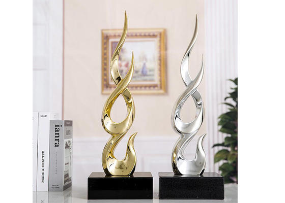 Un buon prezzo. Scultura all'aperto d'argento della vetroresina dell'oro nano di placcatura per la decorazione domestica del giardino in linea