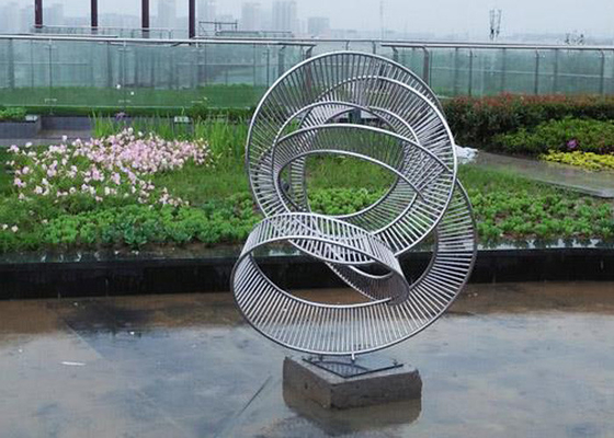 Un buon prezzo. Scultura del nastro del metallo di acciaio inossidabile per la decorazione all'aperto in linea