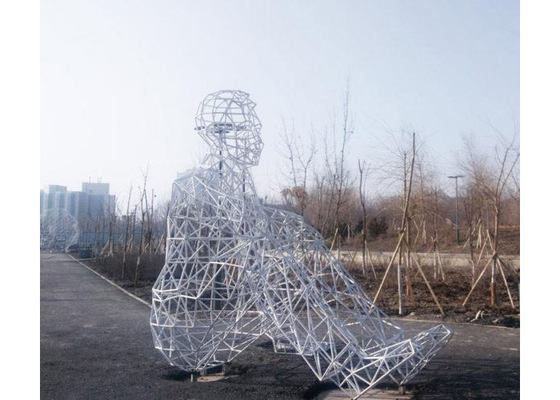 Un buon prezzo. La figura umana bianco del metallo all'aperto del giardino della scultura di acciaio inossidabile ha dipinto in linea