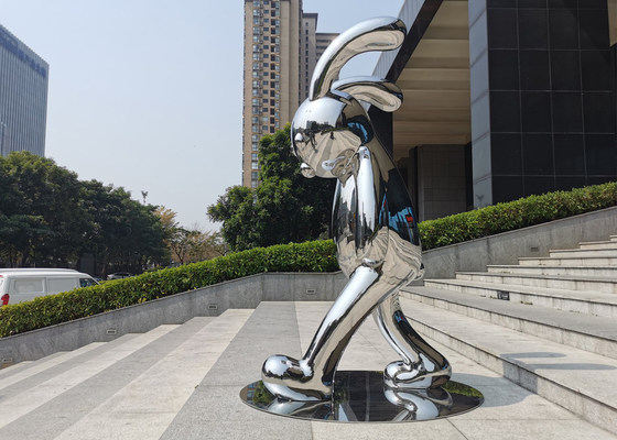 Un buon prezzo. Scultura contemporanea del coniglio di acciaio inossidabile della decorazione del giardino in linea