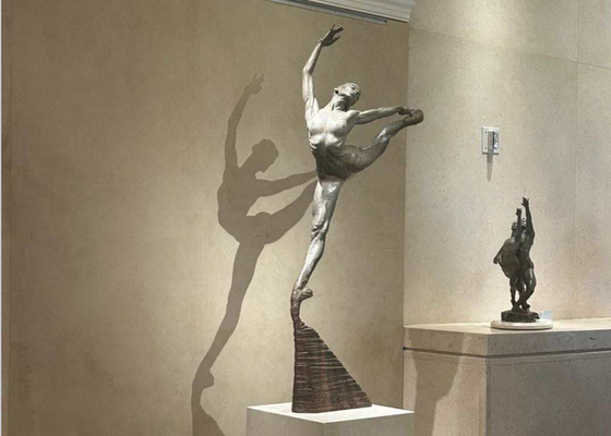 Un buon prezzo. Scultura di ballerina in bronzo decorativa per esterni e interni in linea
