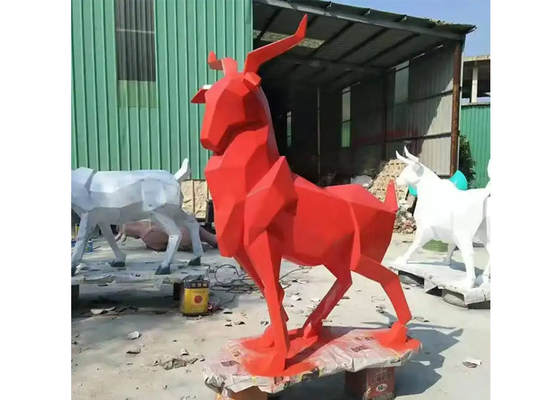 Arte pubblica moderna Animali cervi Scultura in fibra di vetro all'aperto Dimensione reale