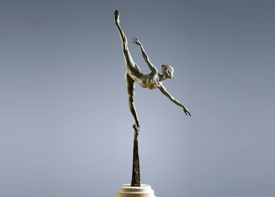 Un buon prezzo. Moderna decorazione pubblica all'aperto Ballerina donna statua in bronzo in linea