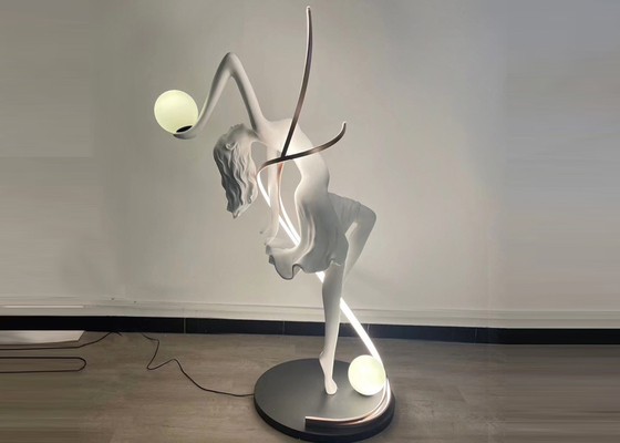 Un buon prezzo. Giardino e decorazione domestica donna bianca dipinta scultura in acciaio inossidabile con luci in linea