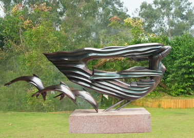 Un buon prezzo. Sculture all'aperto del bronzo della donna del delfino, grande scultura bronzea moderna in linea