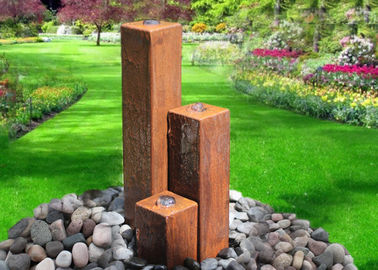 Un buon prezzo. Dimensione d'acciaio di forma 50/70/100cm della colonna della caratteristica tre dell'acqua di Corten del prato inglese in linea
