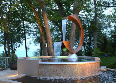 Un buon prezzo. Forma d'acciaio contemporanea della fontana C della caratteristica dell'acqua di Corten per all'aperto in linea