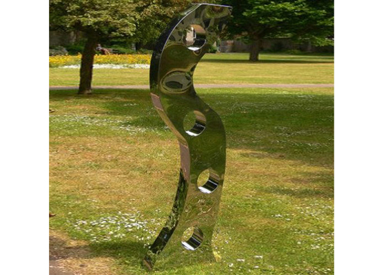 Un buon prezzo. Sculpture in acciaio inossidabile in linea