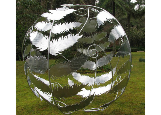 Un buon prezzo. Dimensioni personalizzate Giardino d'arte moderna Sfera scultura a sfera di foglie in acciaio inossidabile in linea