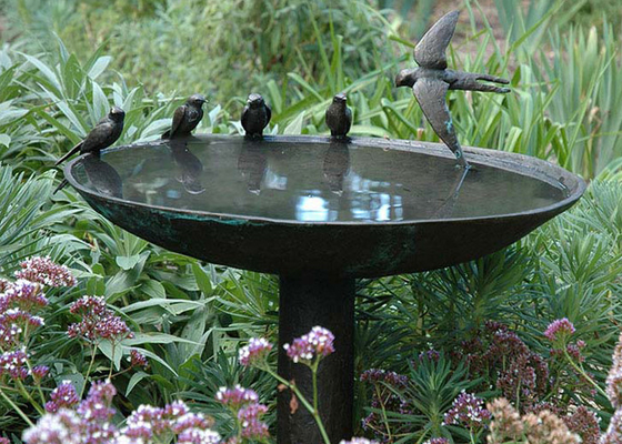 Fusione in metallo a grandezza naturale Bronzo Bird Bath Bowl Statue Scultura all'aperto