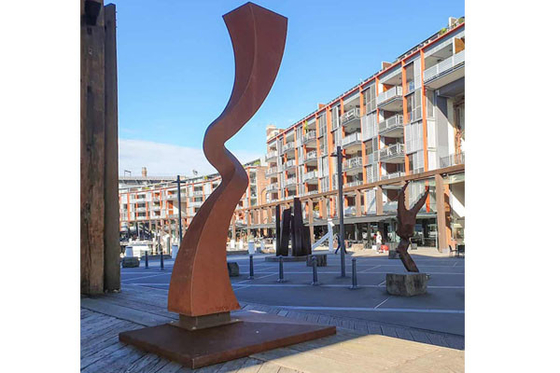 Un buon prezzo. Scultura in acciaio corten di giardino artigianale in linea