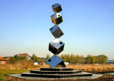 Un buon prezzo. Il grande giardino lucidato scolpisce il metallo, sculture di arte dell'acciaio inossidabile della torre del cubo in linea