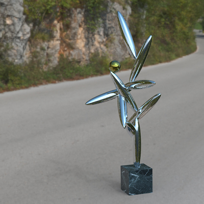 Un buon prezzo. Scultura di equilibrio lucidata in acciaio inossidabile per esterno in linea