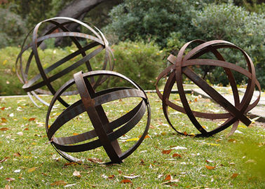 Un buon prezzo. La palla d'acciaio vuota del prato inglese di Corten ha arrugginito dimensione di abitudine delle sculture del giardino del metallo in linea