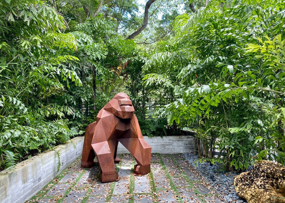 Un buon prezzo. Decorazione del giardino Grandi corten in acciaio Geometria Scultura di scimmia in linea