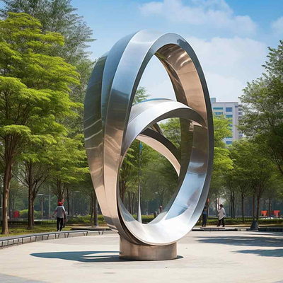 Moderna scultura astratta in acciaio inossidabile a specchio per esterni