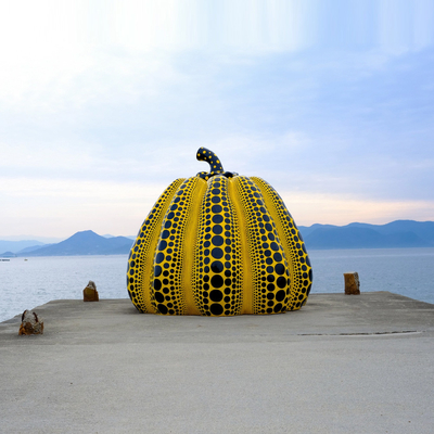 Un buon prezzo. Scultura di zucca in fibra di vetro moderna e contemporanea in linea