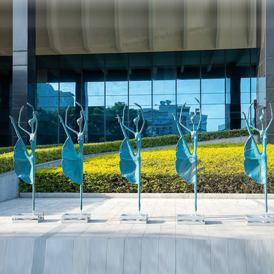 Un buon prezzo. Decorazione giardino moderno Statua di ragazze danzanti in bronzo Altura 300 cm in linea