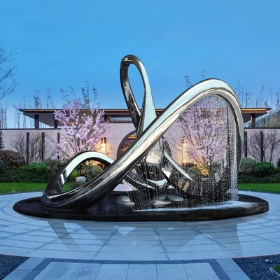 Fontana d'acqua per esterni in acciaio inossidabile lucido con anello infinito, scultura monumentale