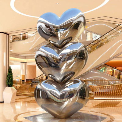 Un buon prezzo. Scultura in acciaio inossidabile a forma di cuore impilato con finitura a specchio per la decorazione dell'hotel in linea