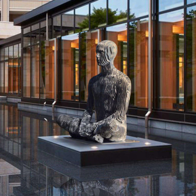 Un buon prezzo. Statua in acciaio inossidabile in forma di figura scomparsa in linea