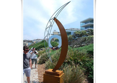 Un buon prezzo. Le sculture arrugginite moderne del giardino, il grande acciaio scolpisce la dimensione su ordinazione in linea