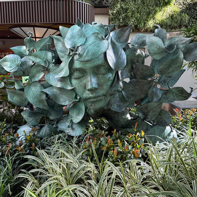 Un buon prezzo. Scultura di fate in bronzo contemporanea per la decorazione degli spazi esterni interni in linea