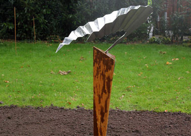 Un buon prezzo. Scultura astratta del giardino di isolato, grande scultura all'aperto della decorazione in linea