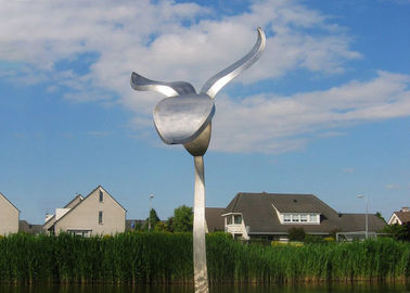 Un buon prezzo. Bella scultura in acqua, rivestimento dell'acciaio inossidabile del fiore del tulipano di Matt in linea