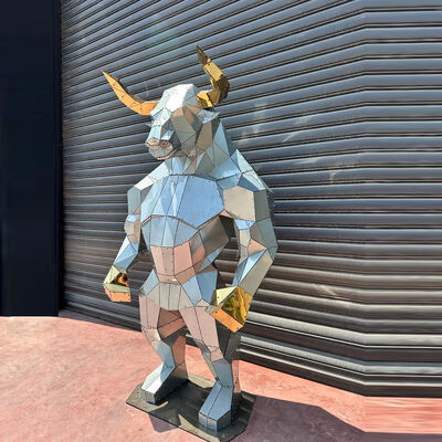 Un buon prezzo. Sculptura del Minotauro in acciaio inossidabile con luce in linea