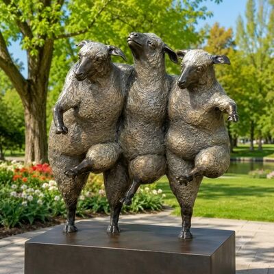 Un buon prezzo. Scultura in bronzo di pecore danzanti stravaganti per decorazione da giardino esterna in linea